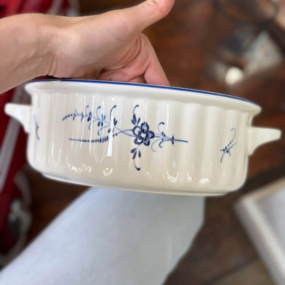 Villeroy & Boch Vieux Luxembourg Tureen
Blue Floral Casserole Dish - Picture 8 of 10